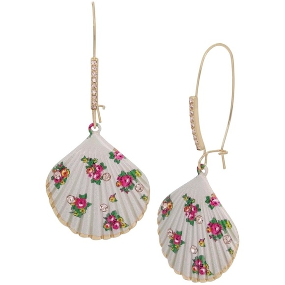 BETSEY JOHNSON • Flower Floral Sea Shell Ocean Dangle Earrings - Picture 1 of 4